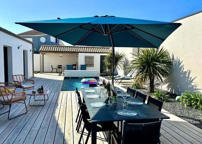 Rosemonde With Swimming Pool