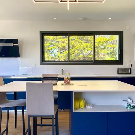 Rosemonde With Swimming Pool וילה *