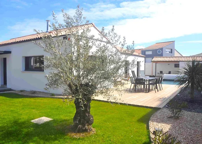 Willa Rosemonde With Swimming Pool *